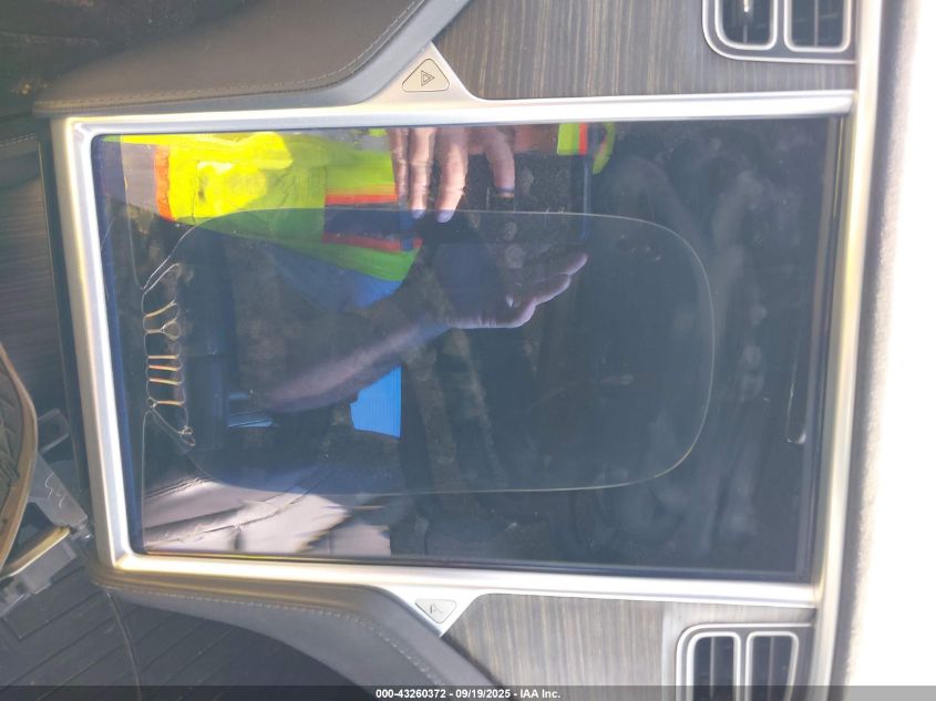 2015 Tesla Model S 70D/85D/P85D VIN: 5YJSA1E24FF115586 Lot: 43260372