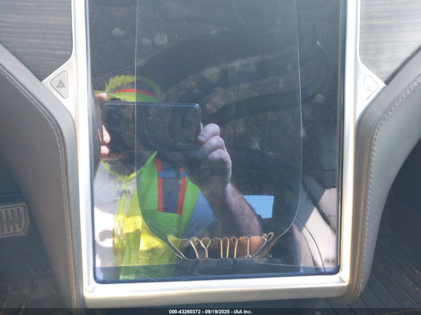 2015 Tesla Model S 70D/85D/P85D VIN: 5YJSA1E24FF115586 Lot: 43260372