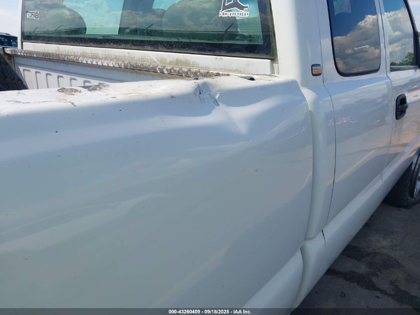 2005 Chevrolet Silverado 1500 Work Truck VIN: 2GCEC19V951364379 Lot: 43260409