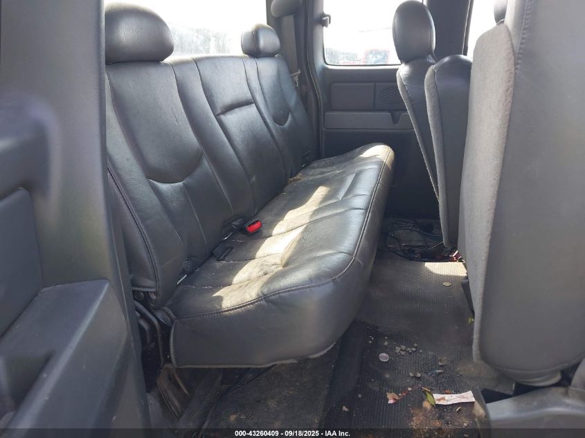 2005 Chevrolet Silverado 1500 Work Truck VIN: 2GCEC19V951364379 Lot: 43260409