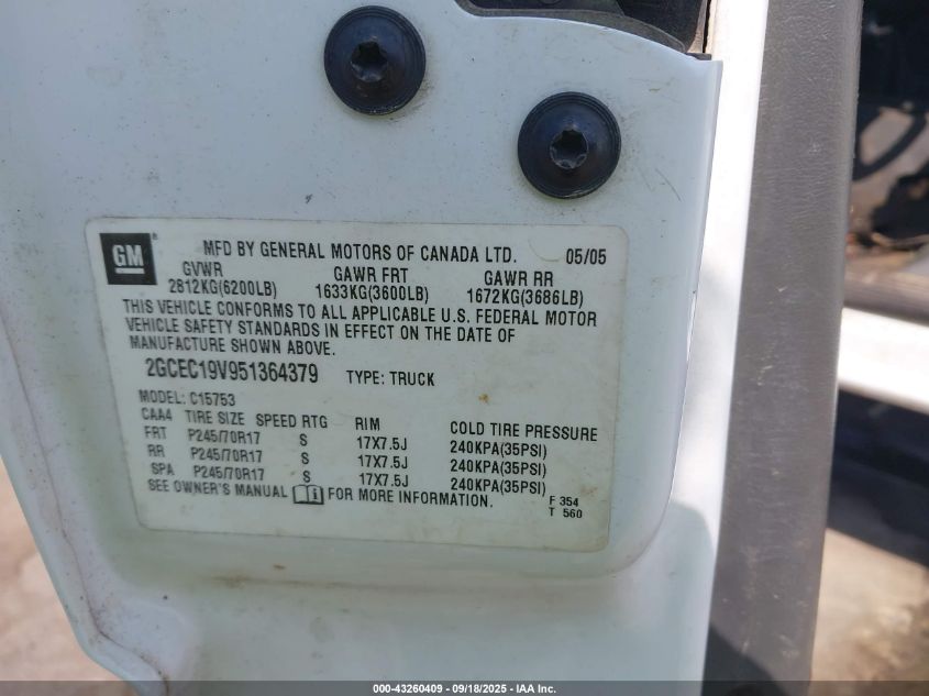 2005 Chevrolet Silverado 1500 Work Truck VIN: 2GCEC19V951364379 Lot: 43260409