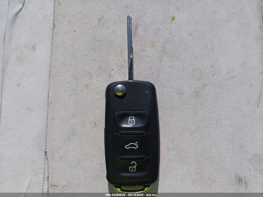 2018 Volkswagen Passat 2.0T R-Line/2.0T S VIN: 1VWAA7A30JC003268 Lot: 43260528