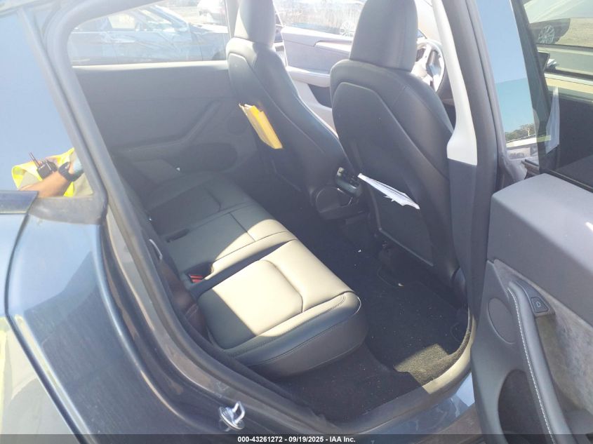 2023 Tesla Model Y Awd/Long Range Dual Motor All-Wheel Drive VIN: 7SAYGDEE1PA119472 Lot: 43261272