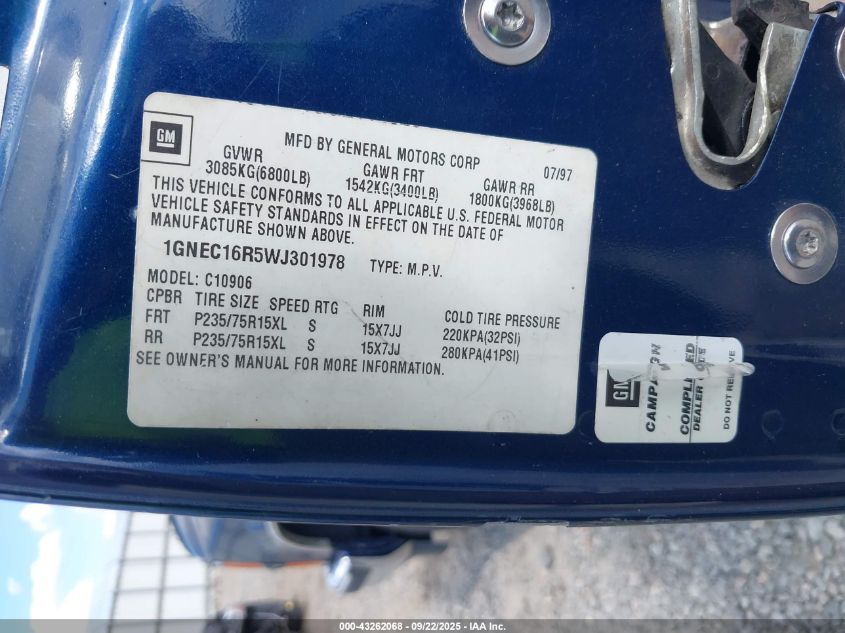 1998 Chevrolet Suburban 1500 VIN: 1GNEC16R5WJ301978 Lot: 43262068