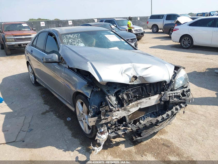 MERCEDES-BENZ C-CLASS LUXURY/SPORT