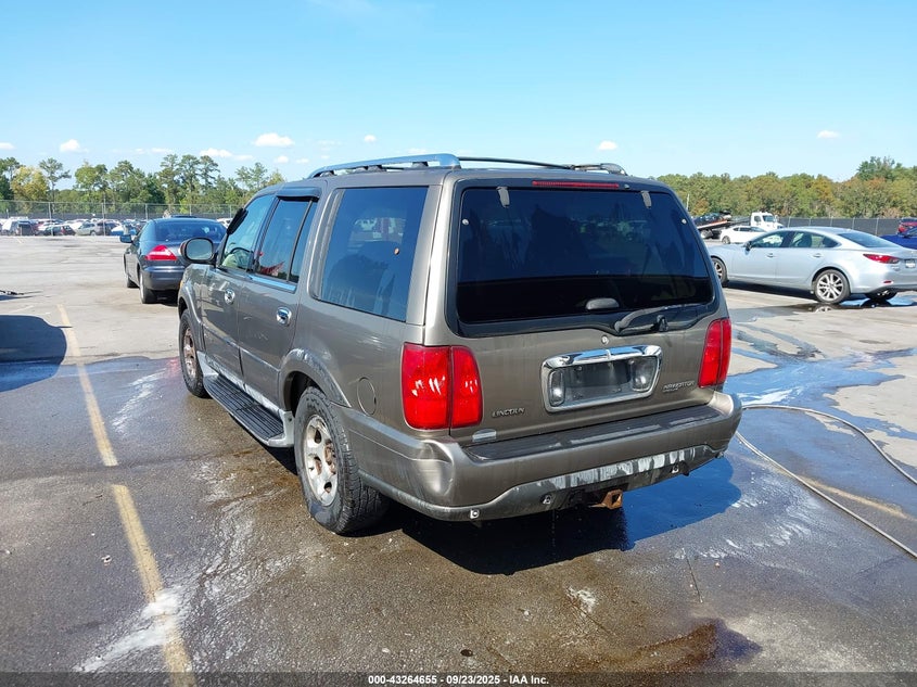 2002 Lincoln Navigator gold suv gasoline 5LMFU28R12LJ17061 photo #4
