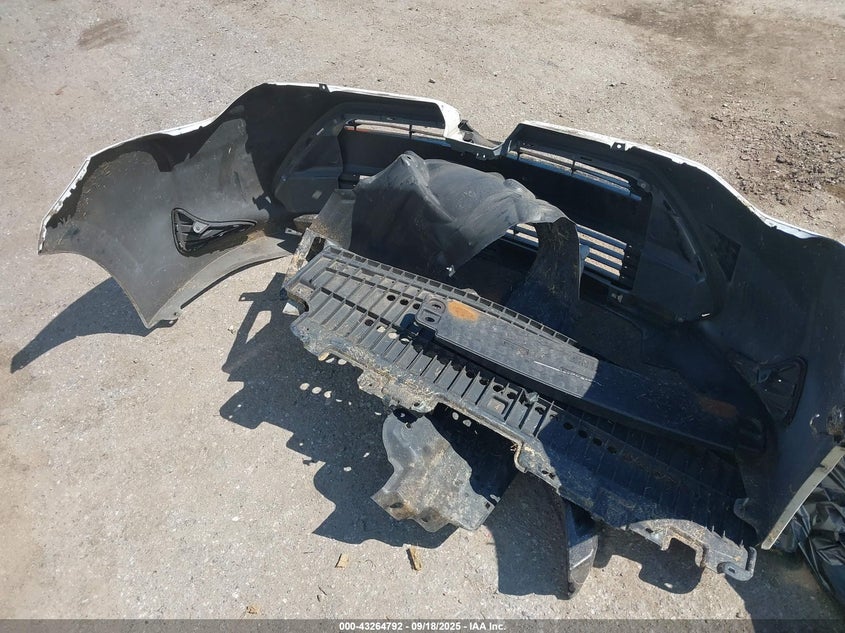 2017 Toyota Corolla Le VIN: 5YFBURHE7HP648003 Lot: 43264792