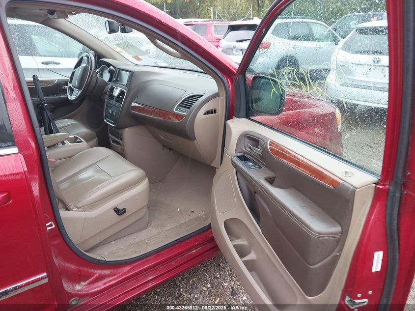 2A4RR8DG4BR749714 2011 CHRYSLER TOWN & COUNTRY photo no. 5