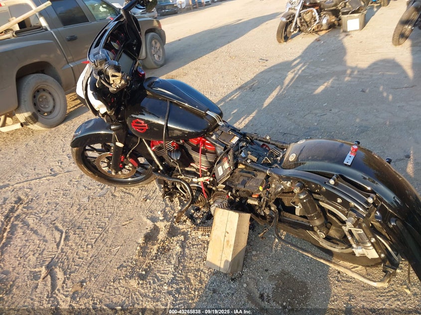 2017 Harley-Davidson Flhx Street Glide black null gasoline 1HD1KBC19HB653729 photo #4