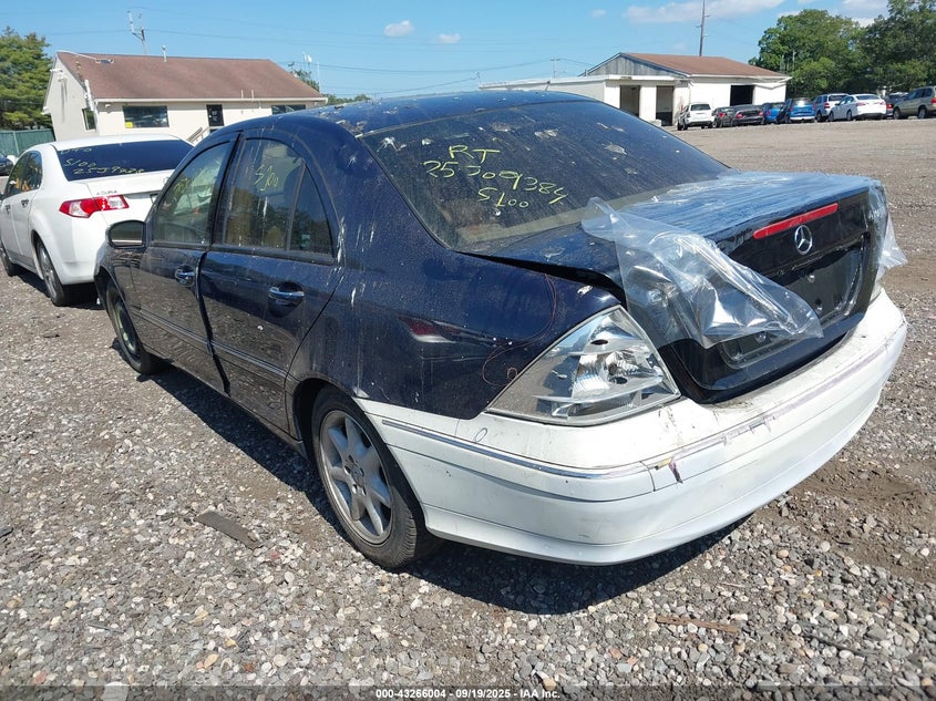 WDBRF81J54F494854 2004 MERCEDES-BENZ C-KLASSE photo no. 3
