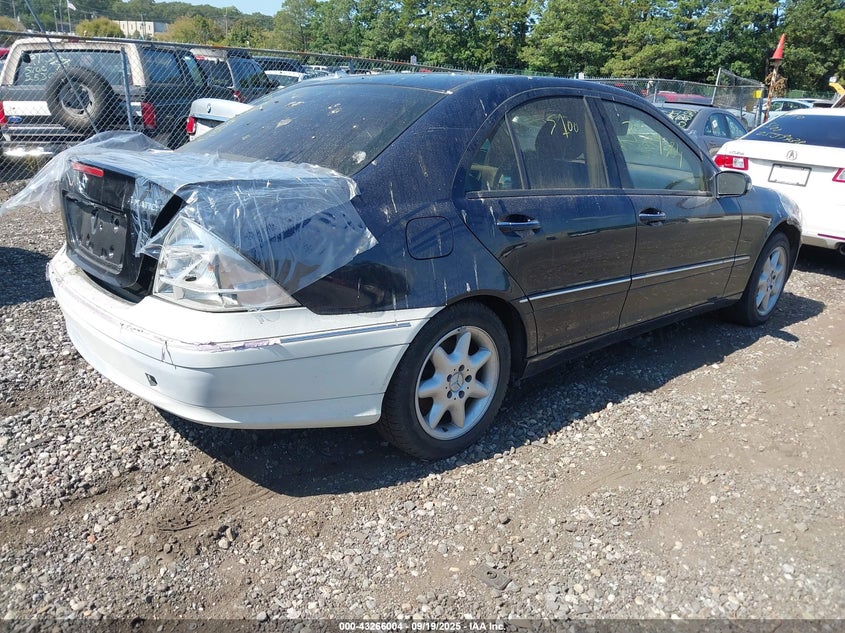 WDBRF81J54F494854 2004 MERCEDES-BENZ C-KLASSE photo no. 4