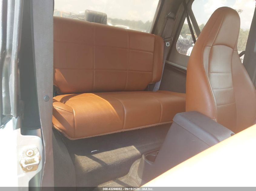 2002 Jeep Wrangler X VIN: 1J4FA39S02P748202 Lot: 43266082