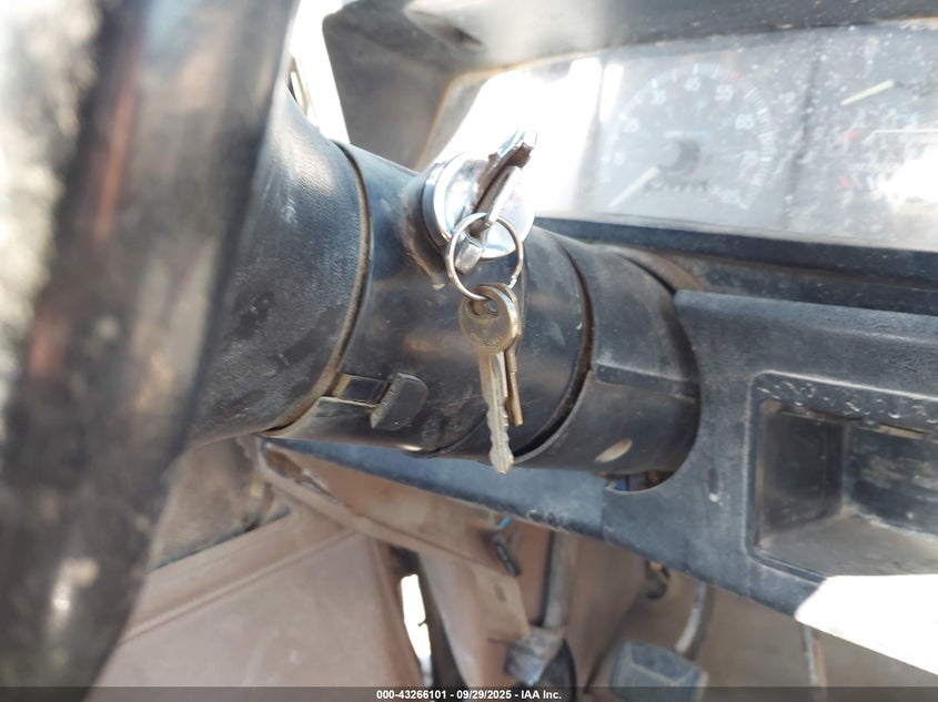 1988 Ford F250 VIN: 1FTHF25H9JPB85105 Lot: 43266101