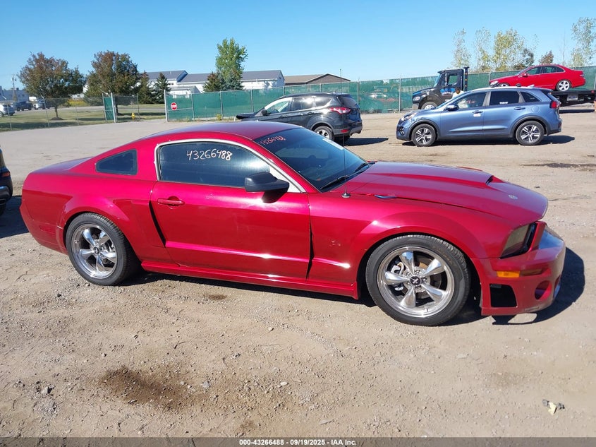 2005 Ford Mustang Gt Deluxe/Gt Premium VIN: 1ZVFT82H455239383 Lot: 43266488