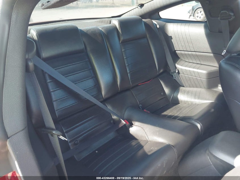 2005 Ford Mustang Gt Deluxe/Gt Premium VIN: 1ZVFT82H455239383 Lot: 43266488