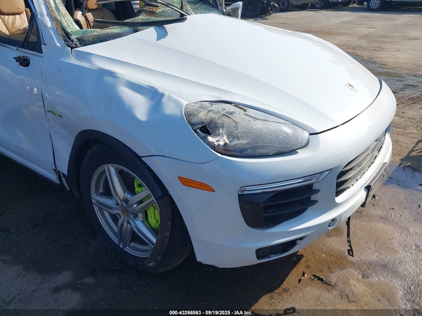 2016 PORSCHE CAYENNE E-HYBRID S - WP1AE2A21GLA18290