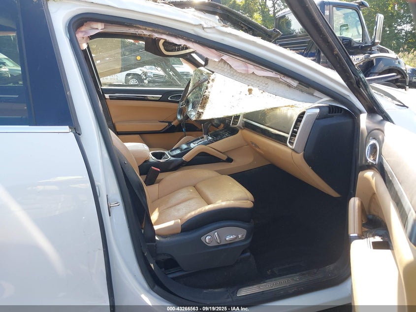 2016 PORSCHE CAYENNE E-HYBRID S - WP1AE2A21GLA18290