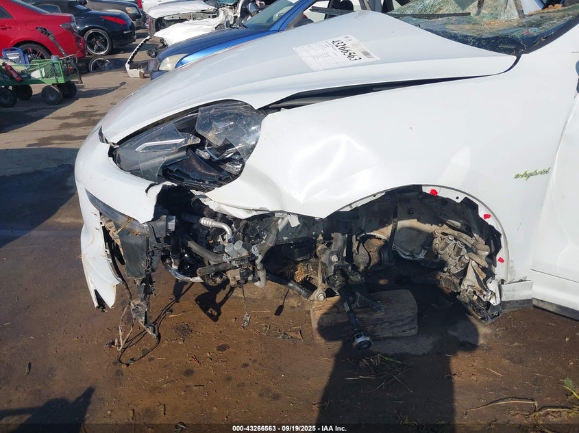 2016 PORSCHE CAYENNE E-HYBRID S - WP1AE2A21GLA18290