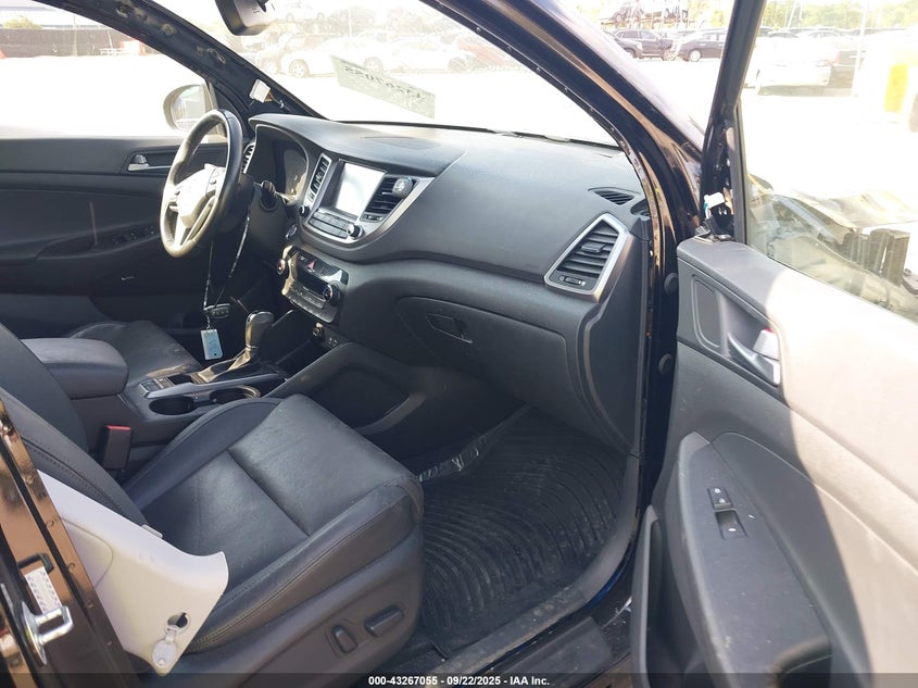 2017 HYUNDAI TUCSON SE PLUS - KM8J33A4XHU427152