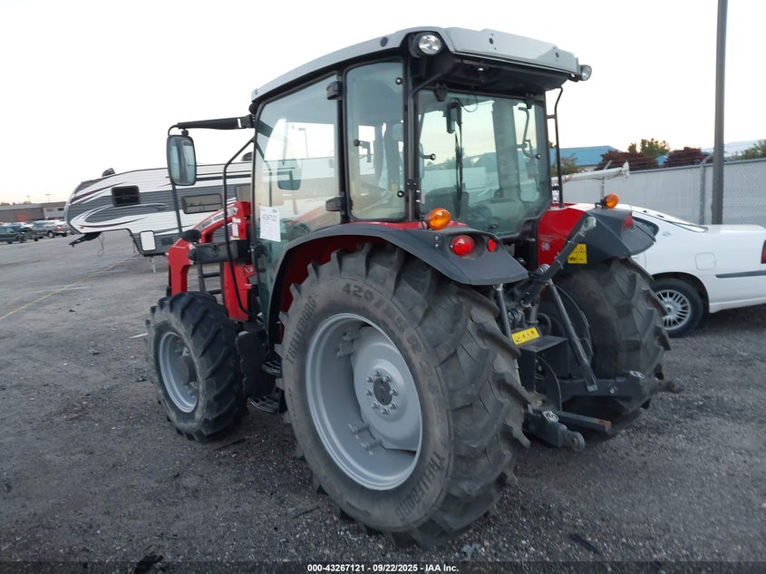 MASSEY FURGUSON 4707 TRACTOR AND LOA 2018. Lot# 43267121. VIN AG3M931X0JT127021. Photo 1