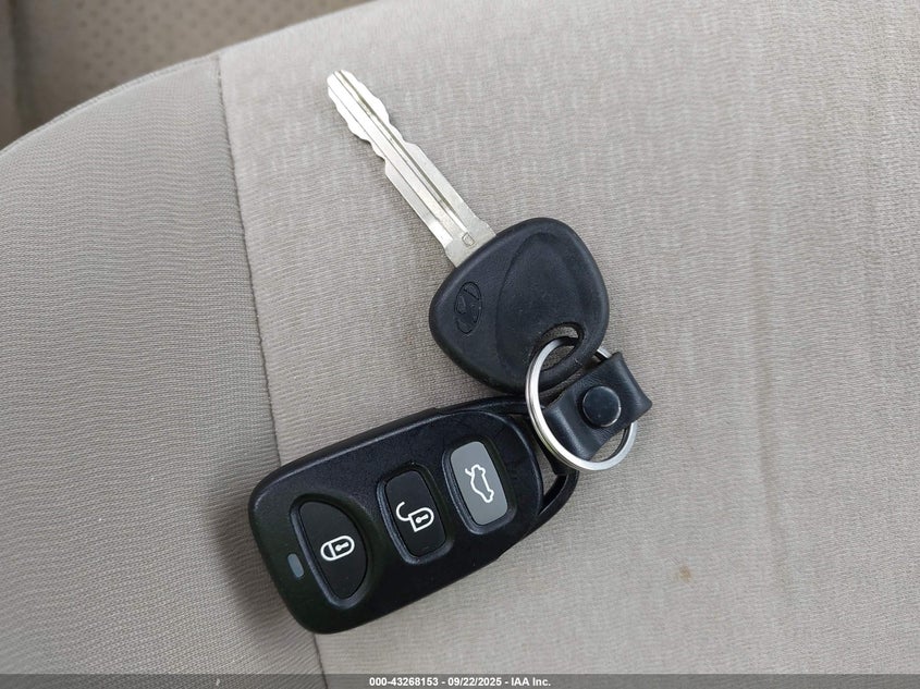 2007 Hyundai Elantra VIN: KMHDU46D87U092013 Lot: 43268153