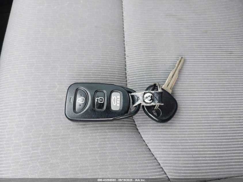 2018 HYUNDAI ELANTRA SE 5NPD74LF2JH312586