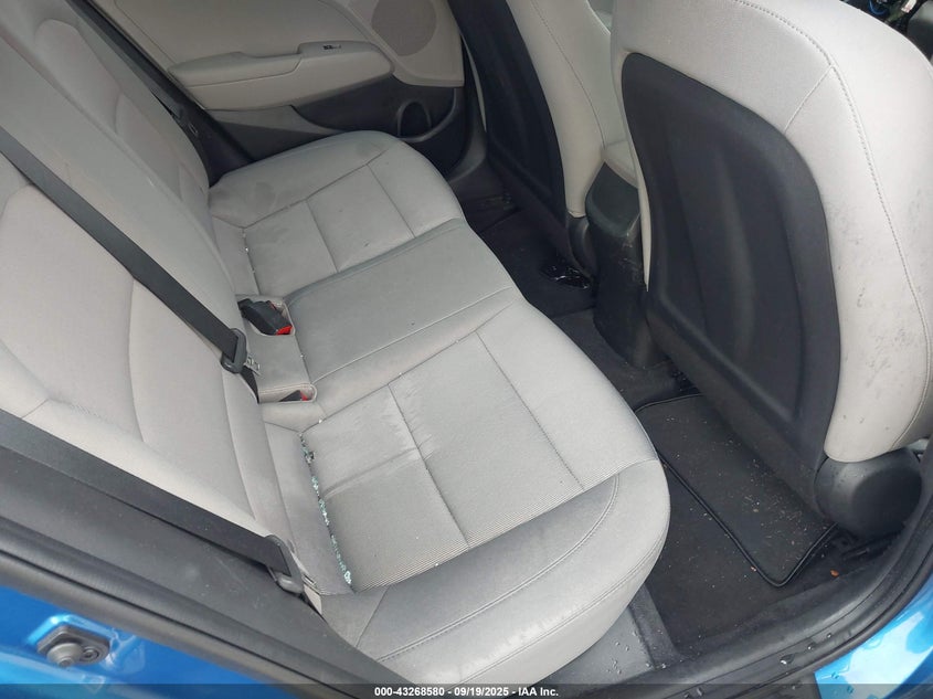 2018 HYUNDAI ELANTRA SE 5NPD74LF2JH312586