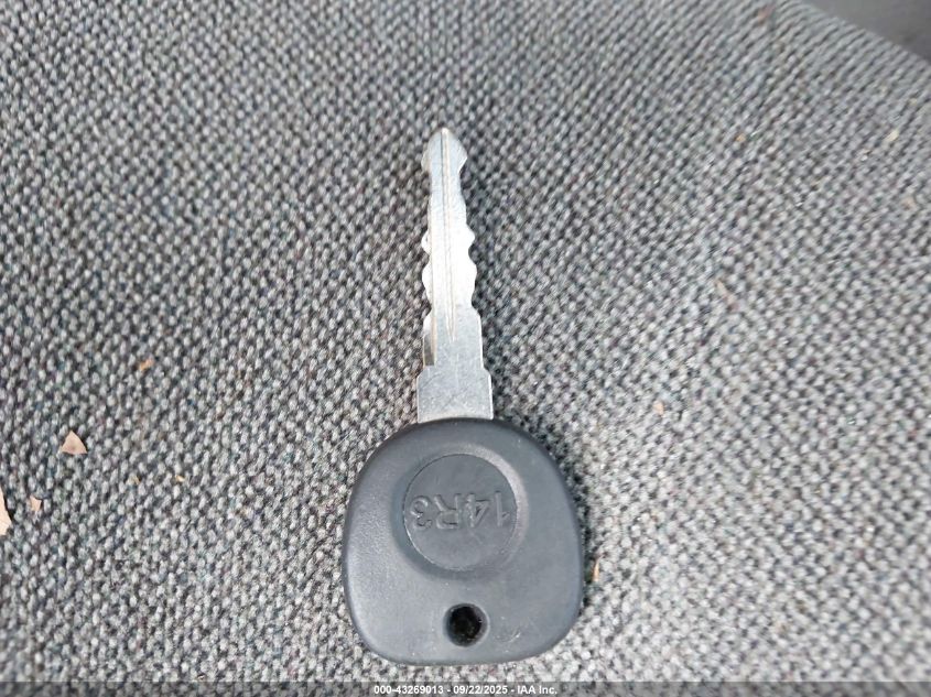 2004 GMC Envoy VIN: 1GKDT13S442101360 Lot: 43269013