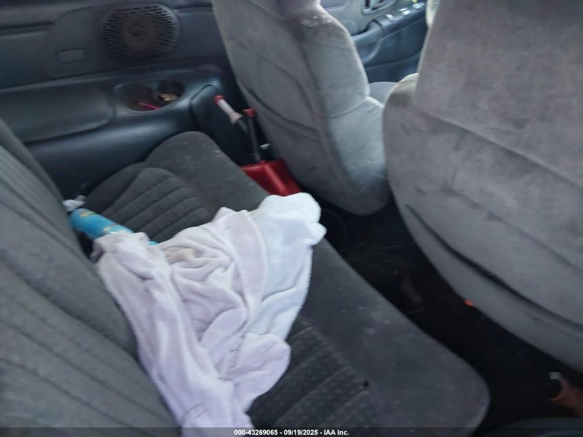 2002 Chevrolet Blazer Ls VIN: 1GNCS18W52K125807 Lot: 43269065