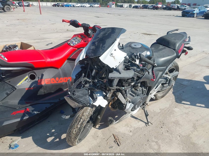 MLHPC4464F5200500 2015 HONDA CBR photo no. 2
