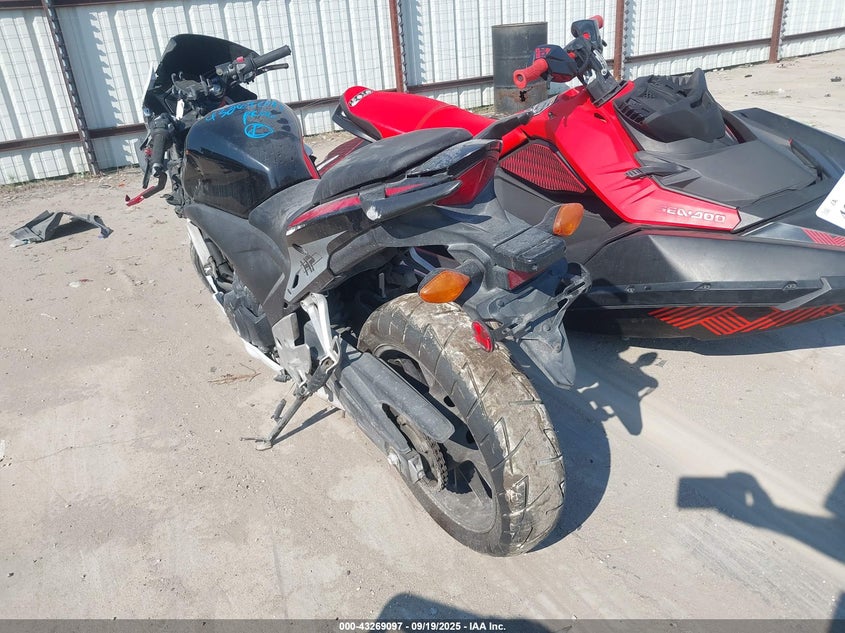 MLHPC4464F5200500 2015 HONDA CBR photo no. 3