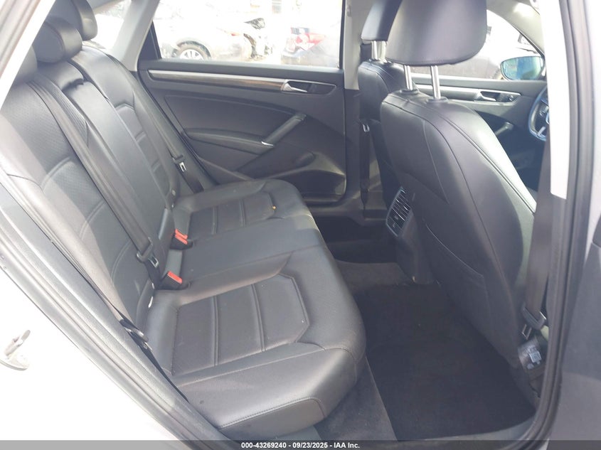 2017 Volkswagen Passat 1.8T Se VIN: 1VWBT7A31HC050947 Lot: 43269240