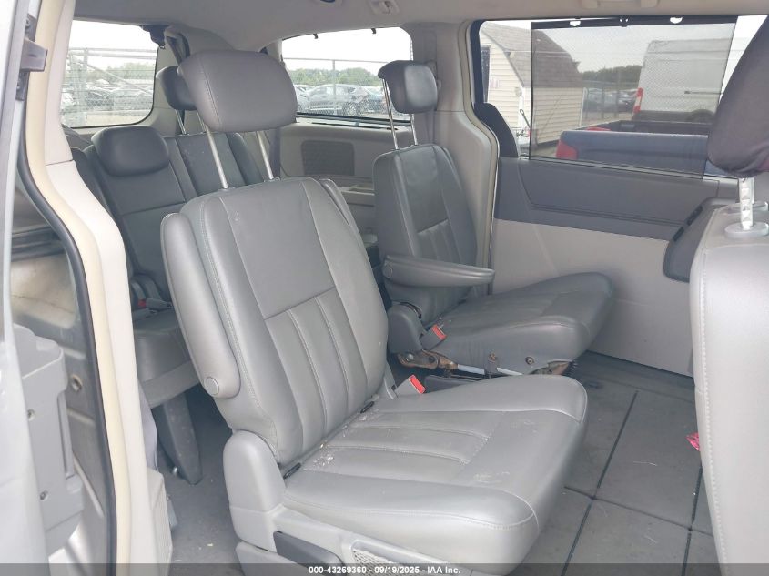 2009 Chrysler Town & Country Touring VIN: 2A8HR54169R565597 Lot: 43269360