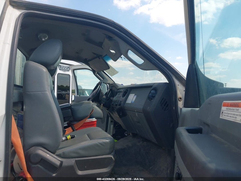 2013 Ford Super Duty F-750 Straight Frame Xl/Xlt VIN: 3FRNF7FA2DV035913 Lot: 43269426