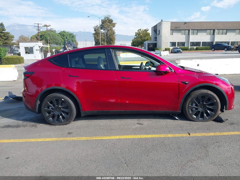 2025 Tesla Model Y Long Range Dual Motor All-Wheel Drive VIN: 7SAYGDED9SA366867 Lot: 43269766