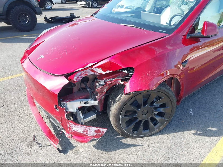 2025 Tesla Model Y Long Range Dual Motor All-Wheel Drive VIN: 7SAYGDED9SA366867 Lot: 43269766