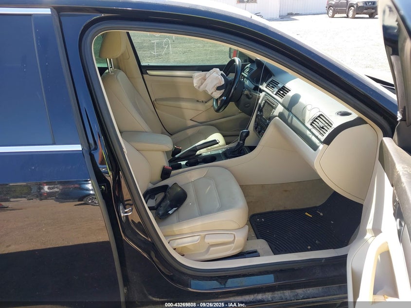 2015 VOLKSWAGEN PASSAT 1.8T LIMITED EDITION - 1VWAT7A37FC097151