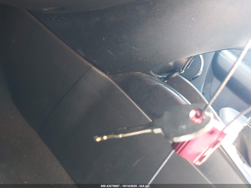 2011 Kia Soul + VIN: KNDJT2A20B7340427 Lot: 43270067