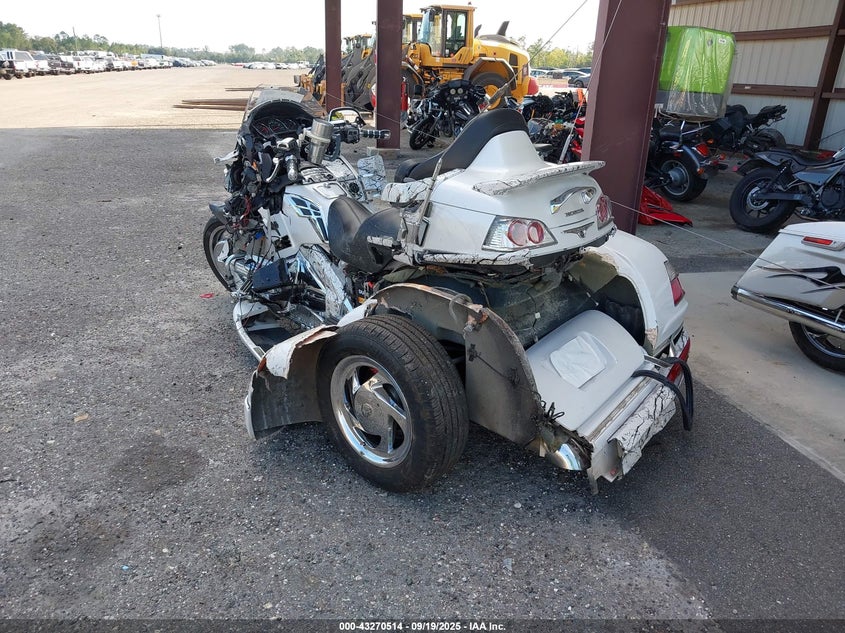 1HFSC47L78A703288 2008 HONDA GL1800C photo no. 3