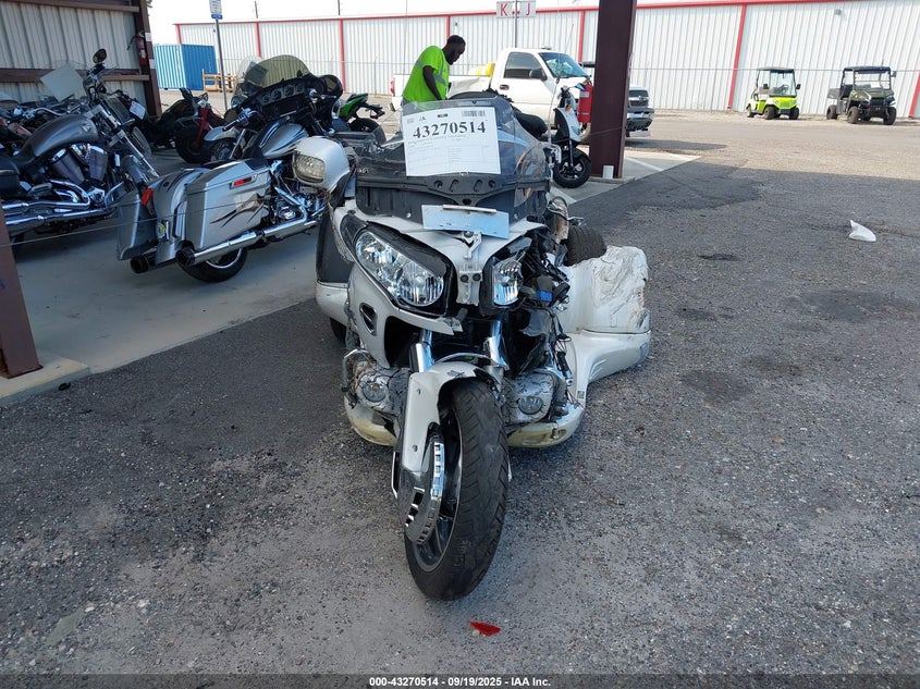 1HFSC47L78A703288 2008 HONDA GL1800C photo no. 5