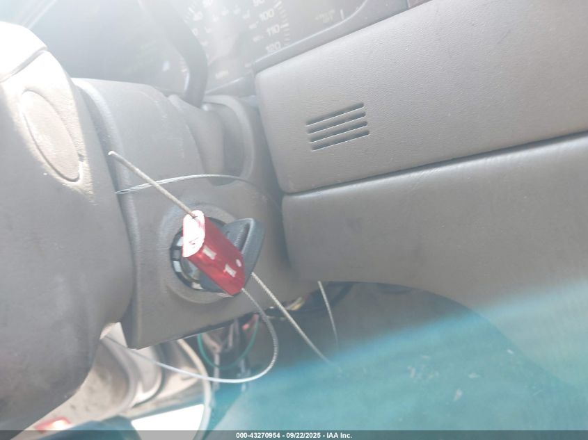 2000 Lincoln Town Car Signature VIN: 1LNHM82W3YY928837 Lot: 43270954