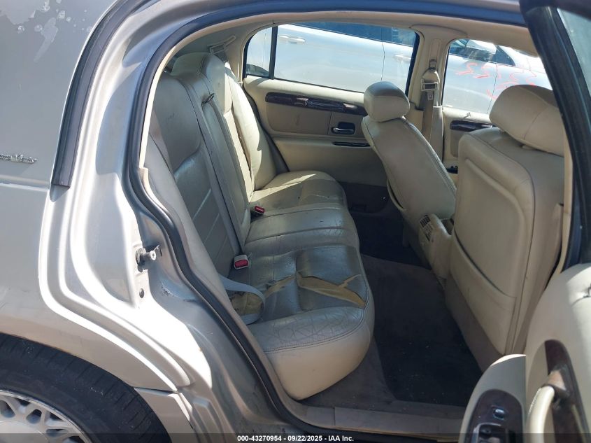 2000 Lincoln Town Car Signature VIN: 1LNHM82W3YY928837 Lot: 43270954