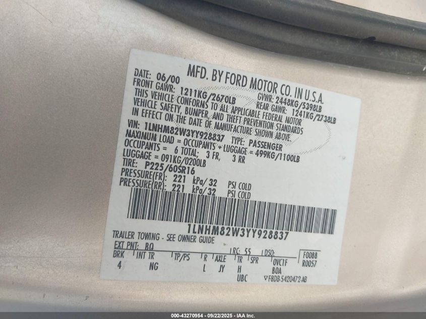 2000 Lincoln Town Car Signature VIN: 1LNHM82W3YY928837 Lot: 43270954