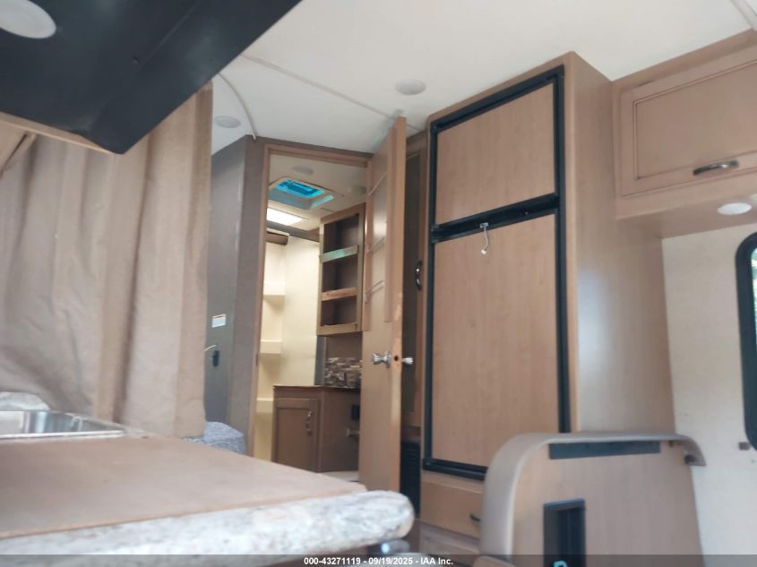 2018 Ford E-350 Cutaway VIN: 1FDWE3FS5JDC21511 Lot: 43271119