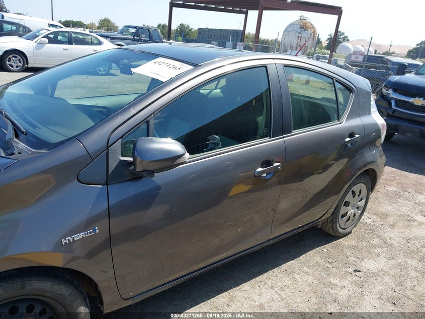 2014 TOYOTA PRIUS C TWO - JTDKDTB35E1565027