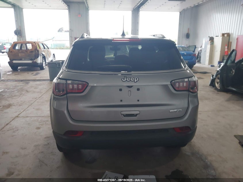 2018 Jeep Compass Latitude Fwd VIN: 3C4NJCBB6JT181905 Lot: 43271357