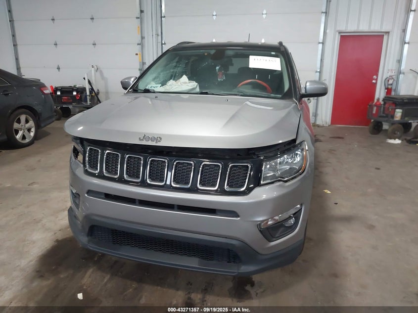 2018 Jeep Compass Latitude Fwd VIN: 3C4NJCBB6JT181905 Lot: 43271357
