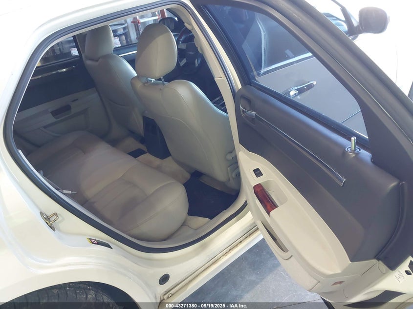 2C3AA63H05H157170 2005 CHRYSLER 300C photo no. 8