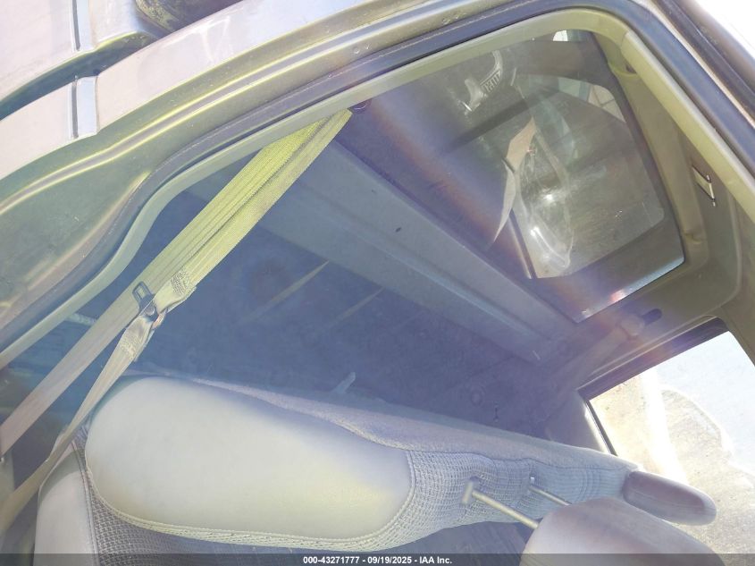 2000 Chevrolet C2500 VIN: 1GCGC24J4YR220382 Lot: 43271777