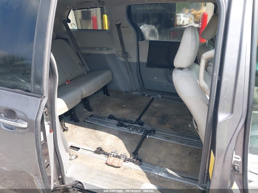 2011 Toyota Sienna Xle V6 VIN: 5TDYK3DC1BS122532 Lot: 43271960